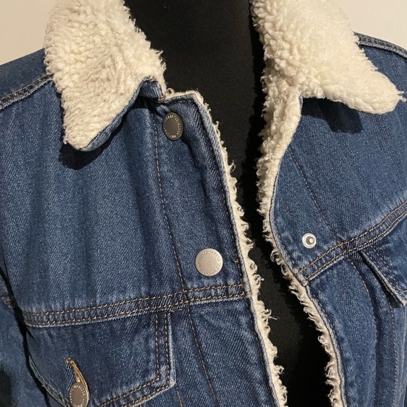 Universal Thread, Medium Wash Blue Shearling Denim Jacket, XS, NWT - Picture 6 of 16